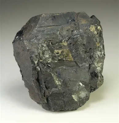  Wolframite: Un minerale misterioso per i dispositivi elettronici di domani?